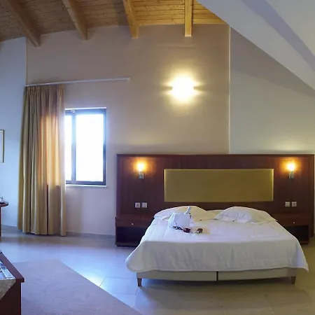 Parnis Palace Hotel 4*