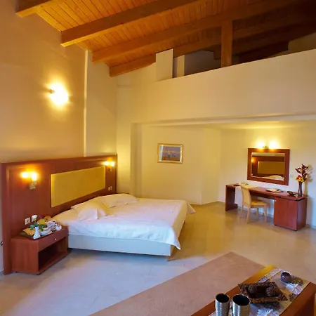 Hotel Parnis Palace 4*