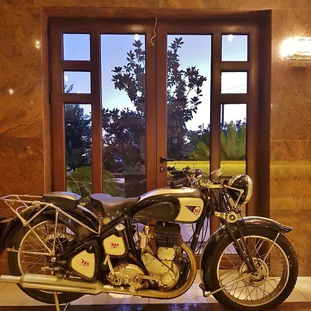 Parnis Palace Hotel